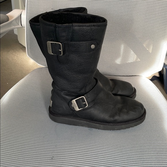 UGG Shoes - VGC Ugg Leather Boots with Fur Lining - Size 6